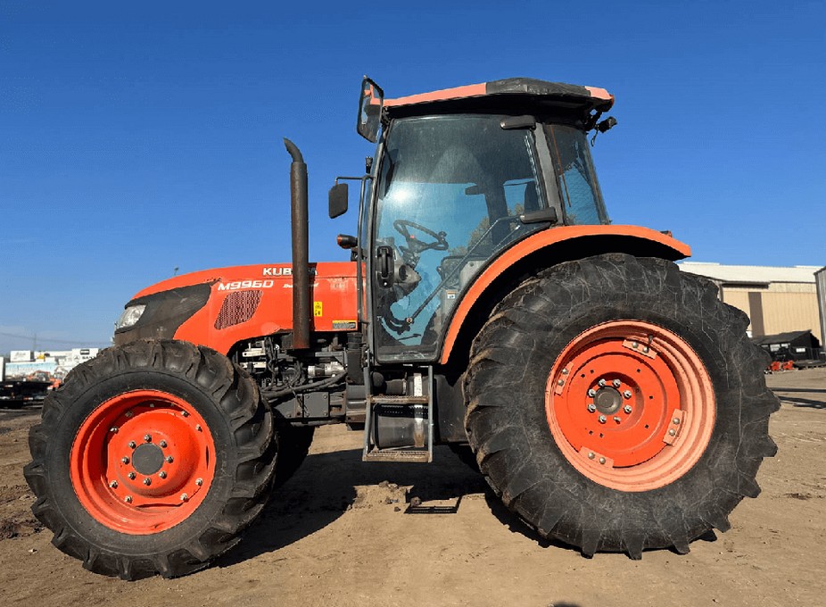 KUBOTA M9960 4WD R1 TIRES Articulated Tractor