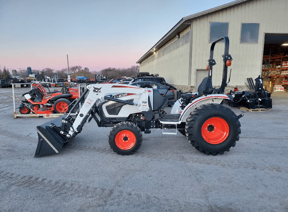 Bobcat CT2035 BOBCAT 4WD TRACTOR