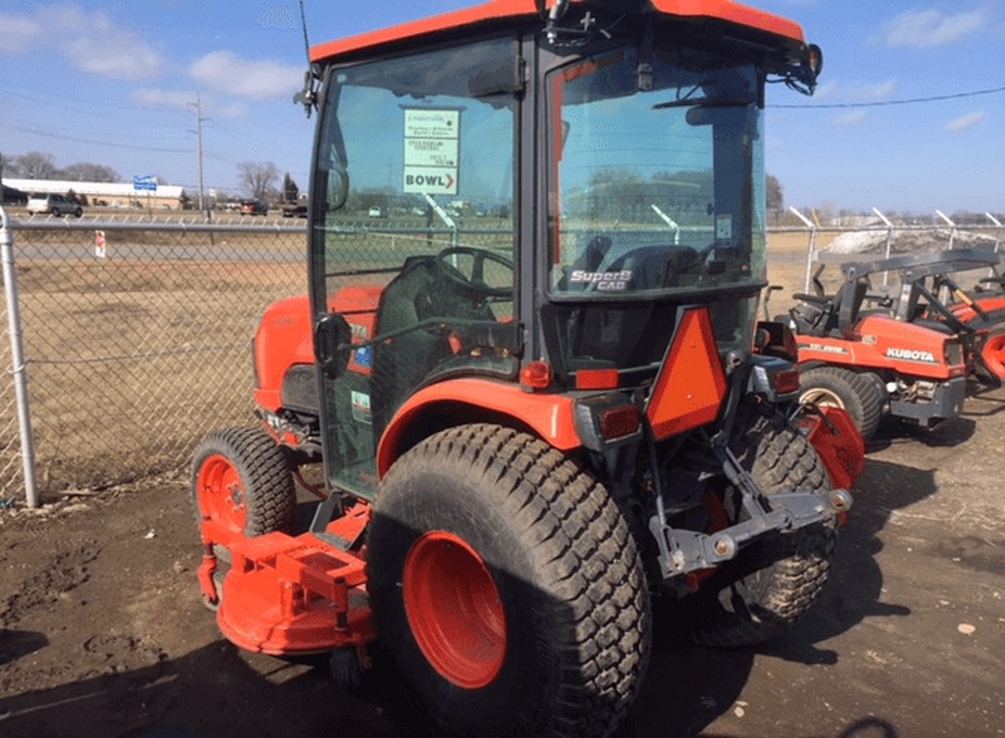 KUBOTA B3350HSDC 72 DECK,LOADER Compact Tractor